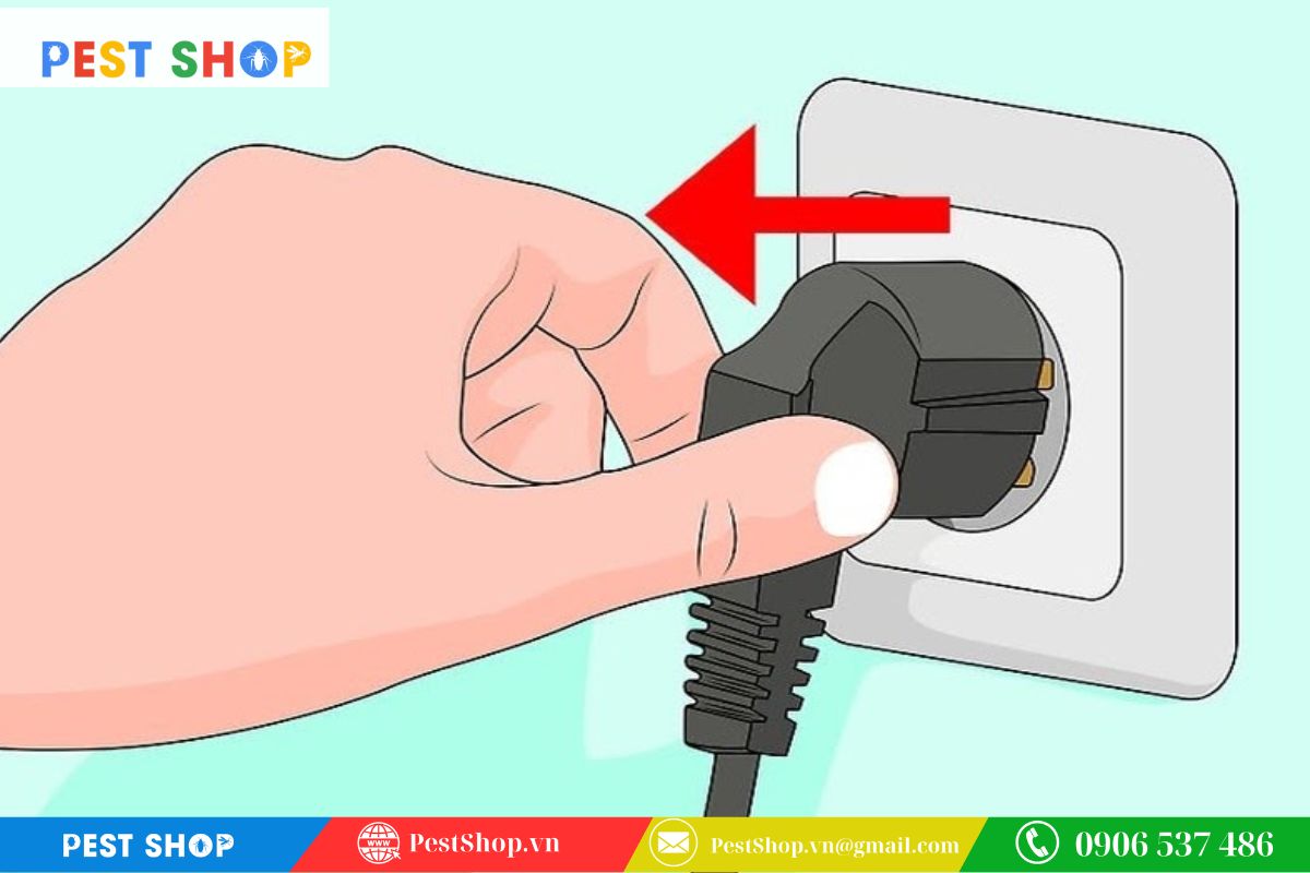Ngắt nguồn điện và tháo khay hứng xác côn trùng